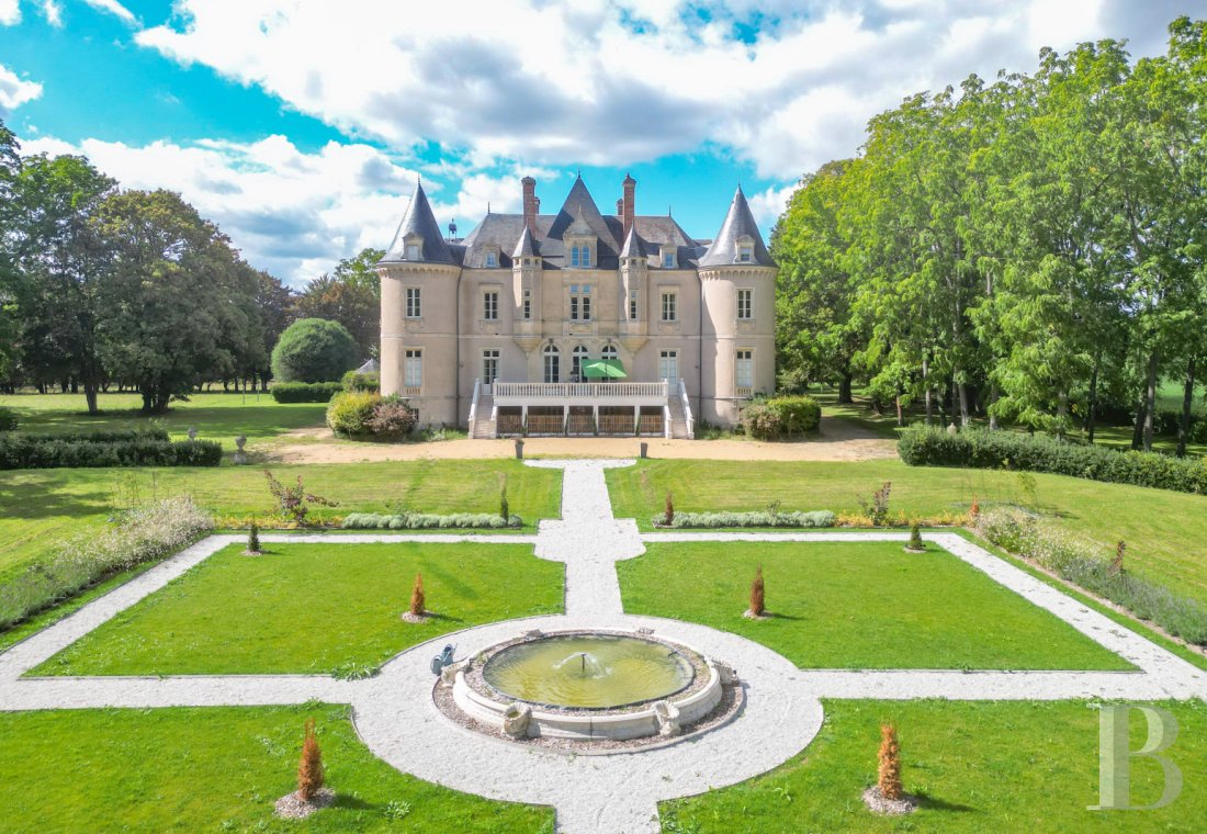 A 19th-century Renaissance-inspired chateau set in 11 hectares of grounds to the east of Le Mans in the Sarthe department - photo  n°37